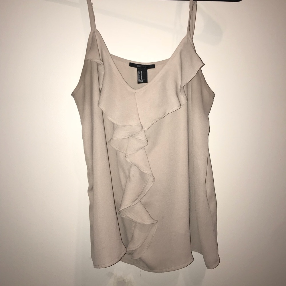 Beige ruffle tank 😍